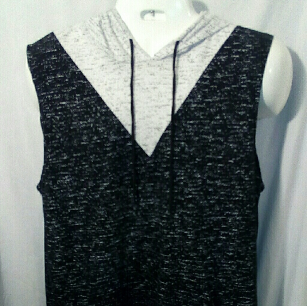 Bklyn cloth seleeveless hoodie